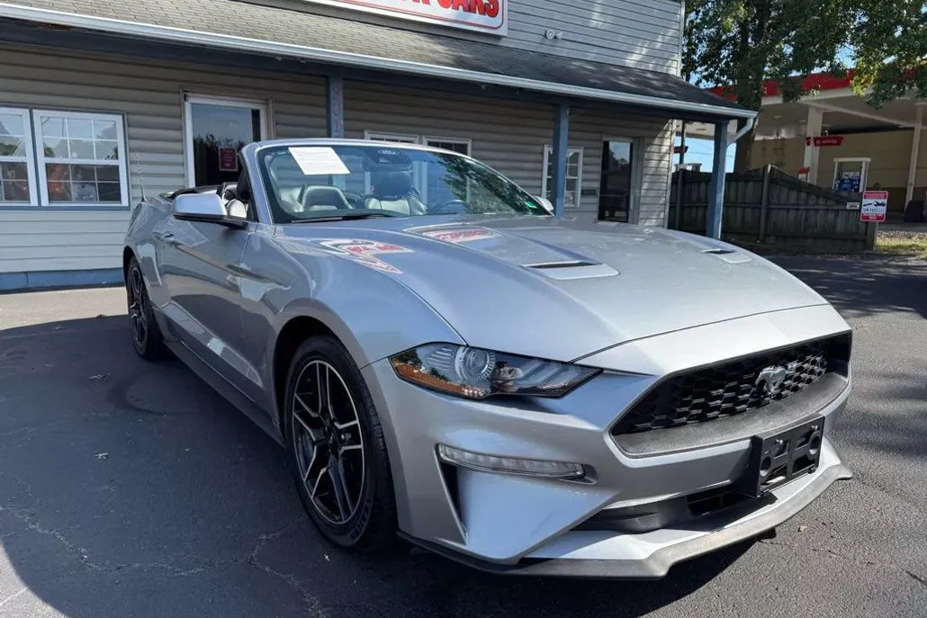 2022 Ford Mustang EcoBoost photo 1
