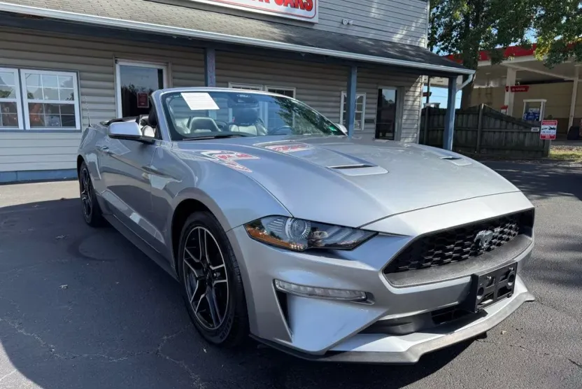 2022 Ford Mustang EcoBoost photo 1