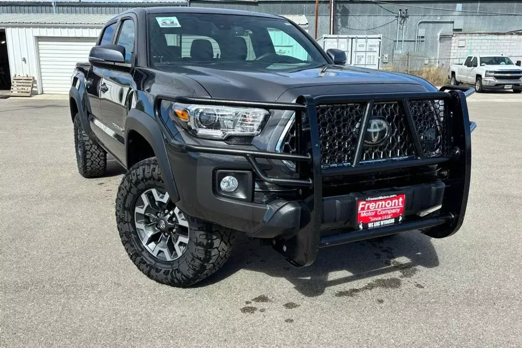 2019 Toyota Tacoma TRD Off-Road V6 photo 1