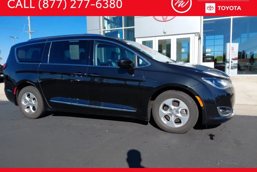2017 Chrysler Pacifica Touring Plus photo 1