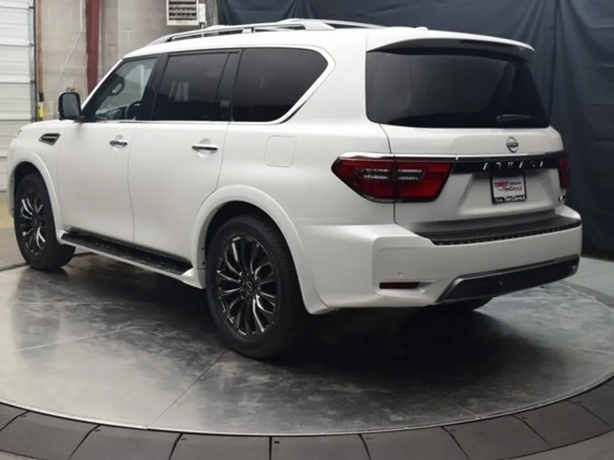 2024 Nissan Armada Platinum photo 1