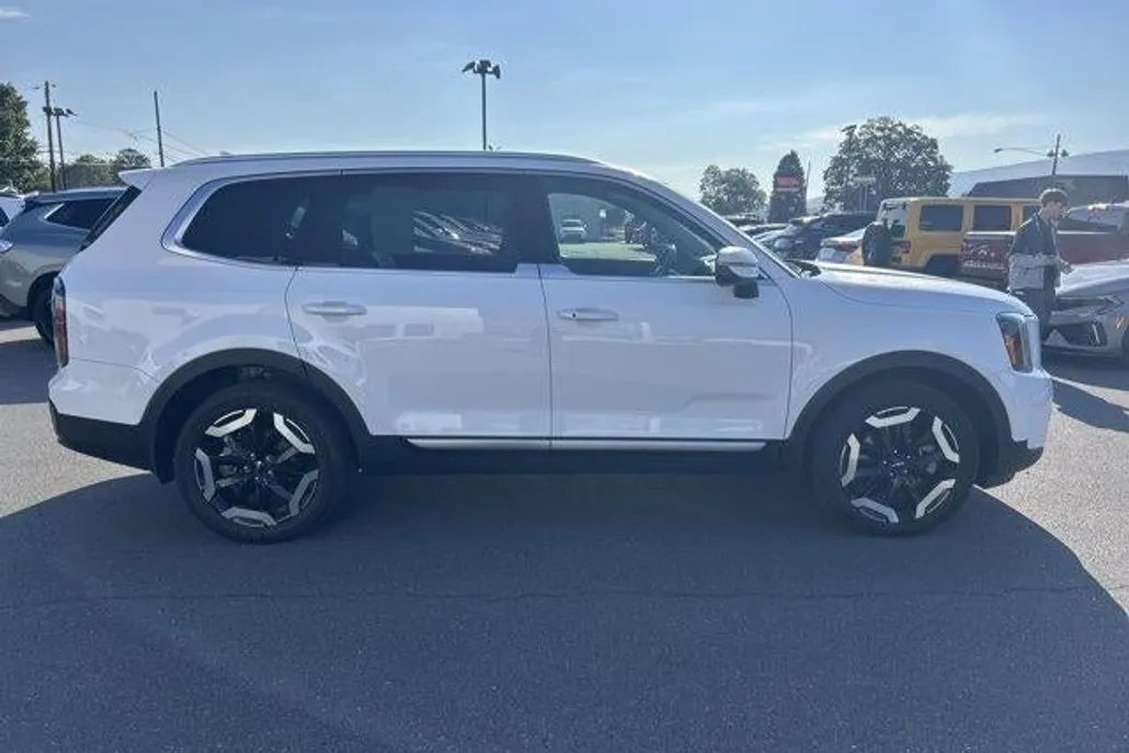 2023 Kia Telluride EX photo 1
