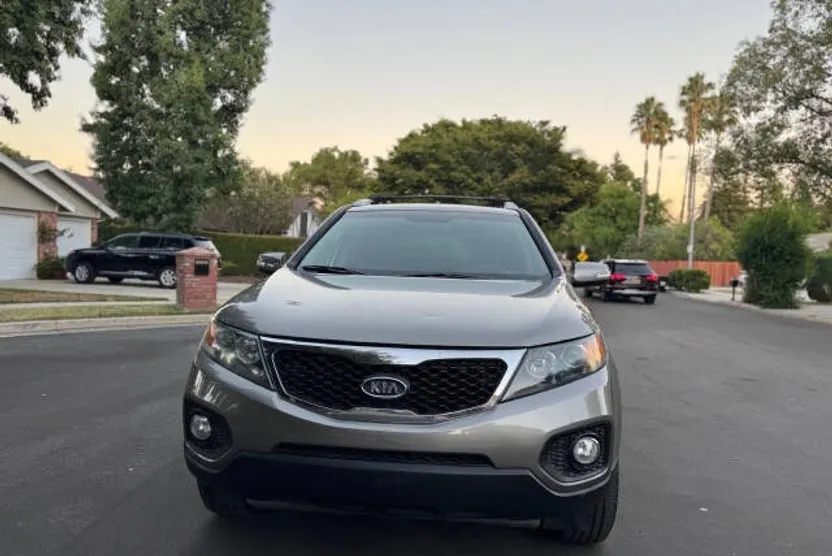 2013 Kia Sorento Base LX photo 1