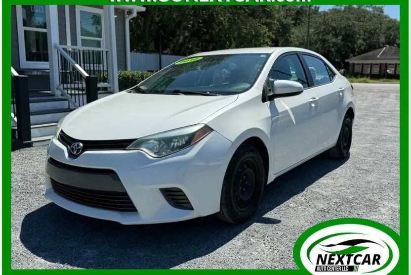 2016 Toyota Corolla LE photo 1