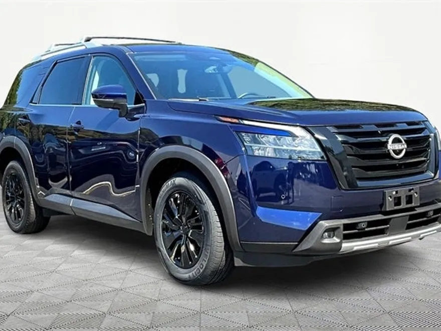 2023 Nissan Pathfinder SL photo 1