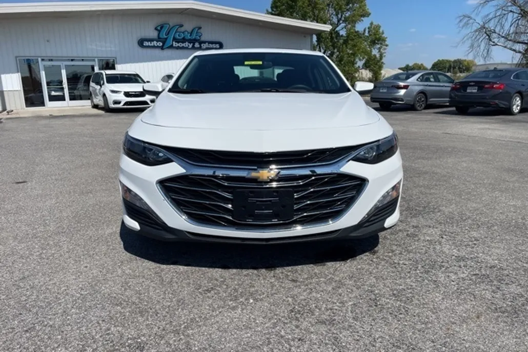 2024 Chevrolet Malibu 1LT photo 1