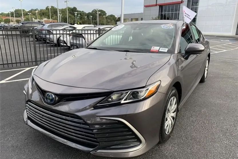 2023 Toyota Camry Hybrid LE photo 1