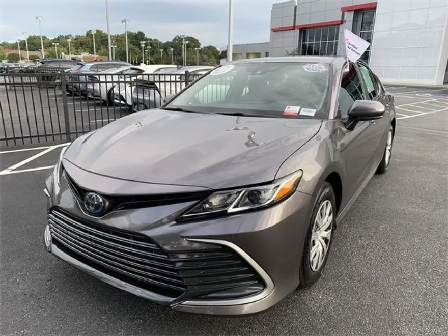 2023 Toyota Camry Hybrid LE photo 1