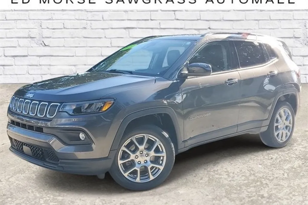 2022 Jeep Compass Latitude Lux photo 1