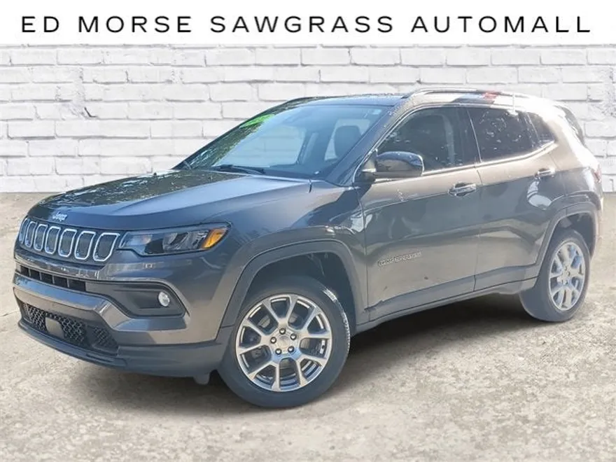 2022 Jeep Compass Latitude Lux photo 1