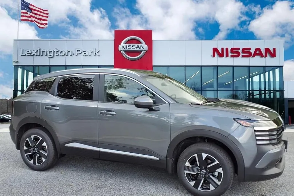 2025 Nissan Kicks SV photo 1