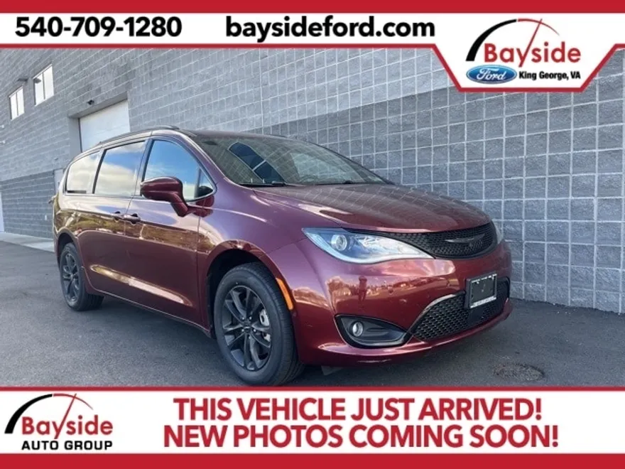 2020 Chrysler Pacifica Touring L photo 1