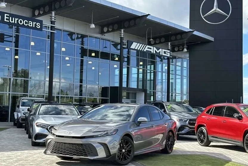 2025 Toyota Camry LE photo 1