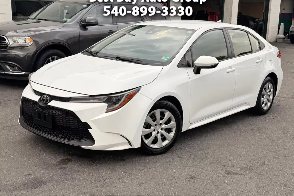 2021 Toyota Corolla LE photo 1
