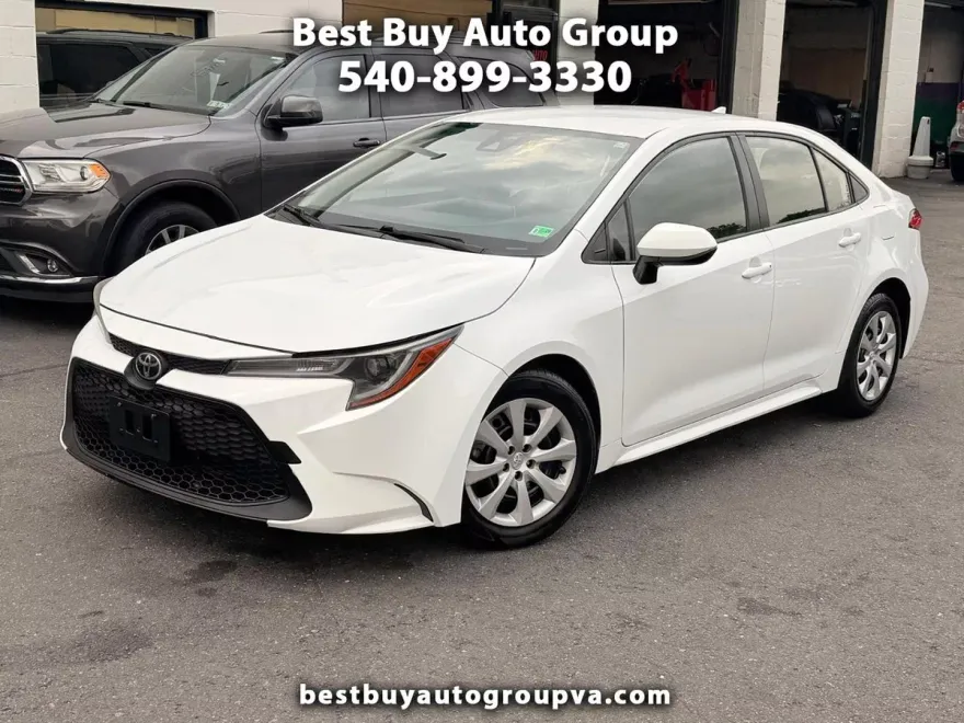 2021 Toyota Corolla LE photo 1
