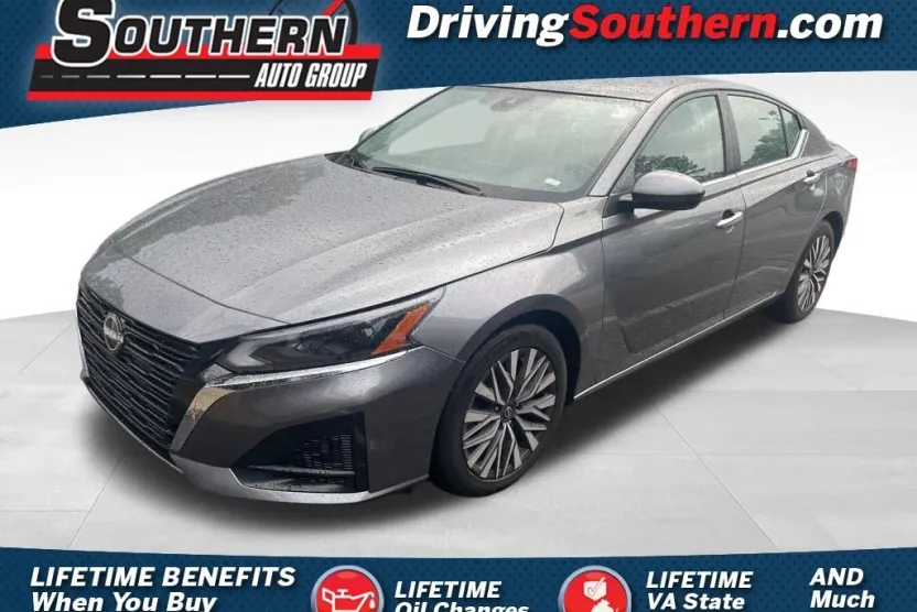 2023 Nissan Altima 2.5 SV photo 1