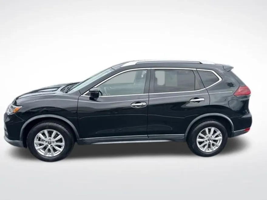 2020 Nissan Rogue SV photo 1