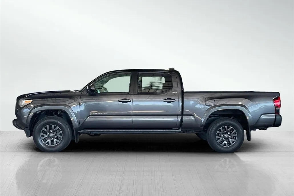 2022 Toyota Tacoma SR5 V6 photo 1