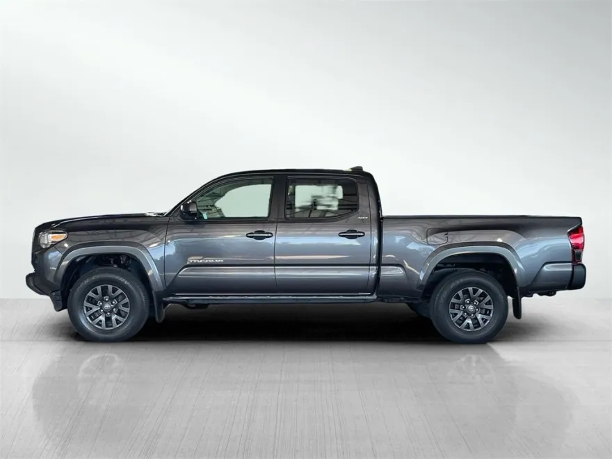 2022 Toyota Tacoma SR5 V6 photo 1