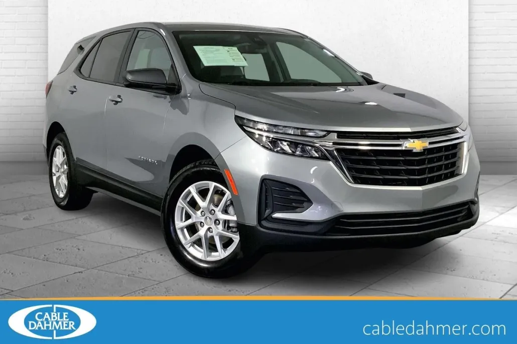 2023 Chevrolet Equinox LS photo 1