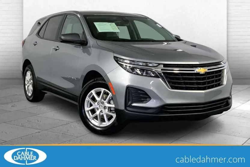 2023 Chevrolet Equinox LS photo 1