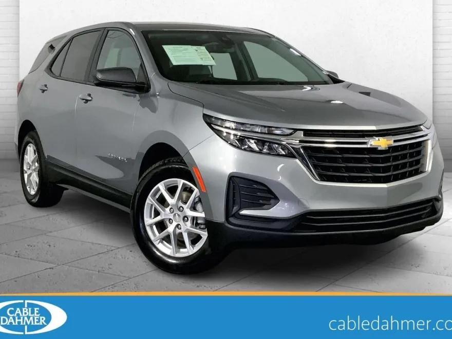 2023 Chevrolet Equinox LS photo 1