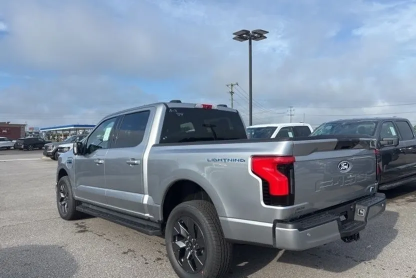 2025 Ford F-150 Lightning photo 1