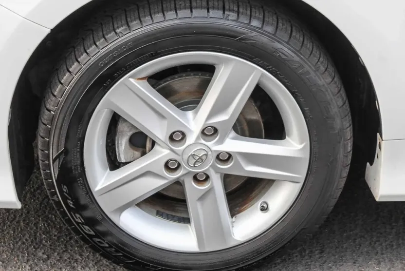 2013 Toyota Camry SE photo 1