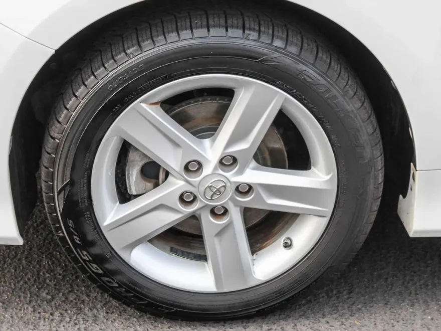 2013 Toyota Camry SE photo 1
