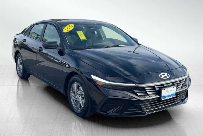 2025 Hyundai Elantra SE photo 1