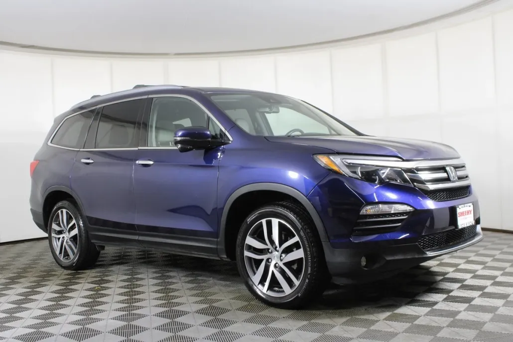 2016 Honda Pilot Touring photo 1
