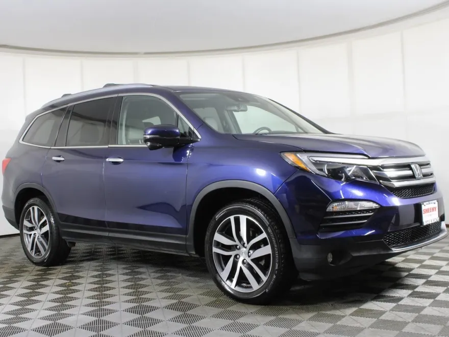 2016 Honda Pilot Touring photo 1