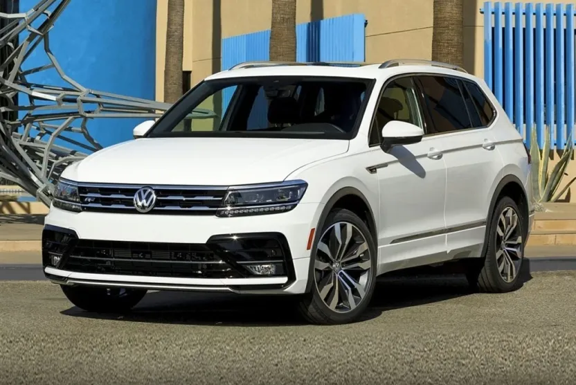 2019 Volkswagen Tiguan SEL R-Line photo 1
