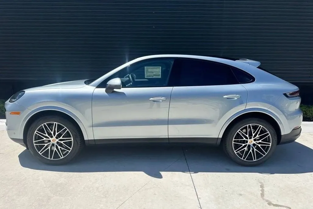 2025 Porsche Cayenne Coupe photo 1