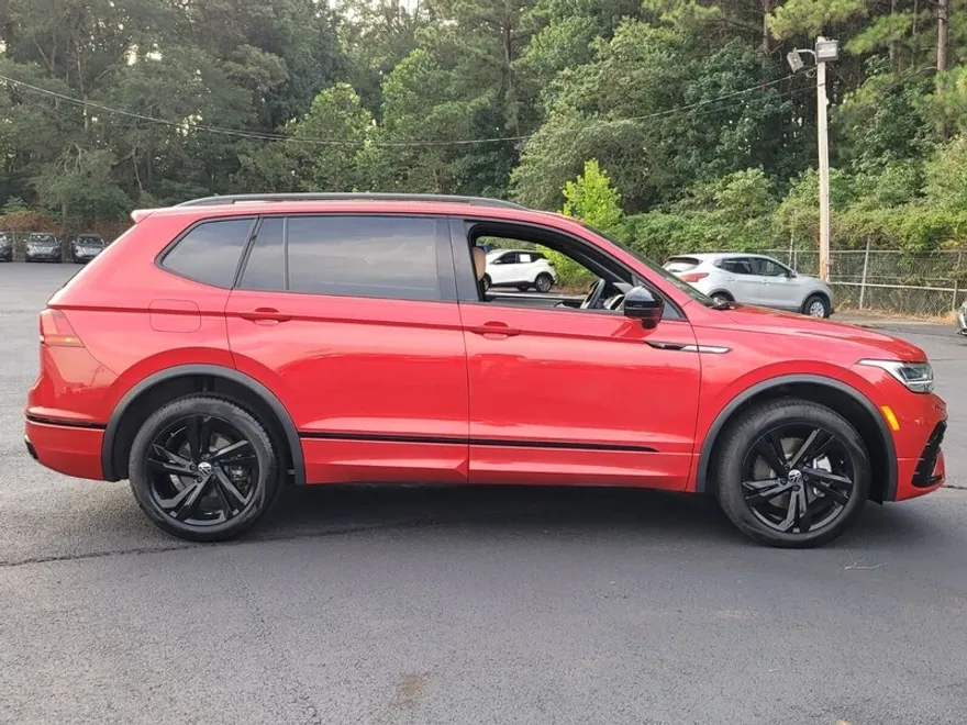 2024 Volkswagen Tiguan SE R-Line Black photo 1