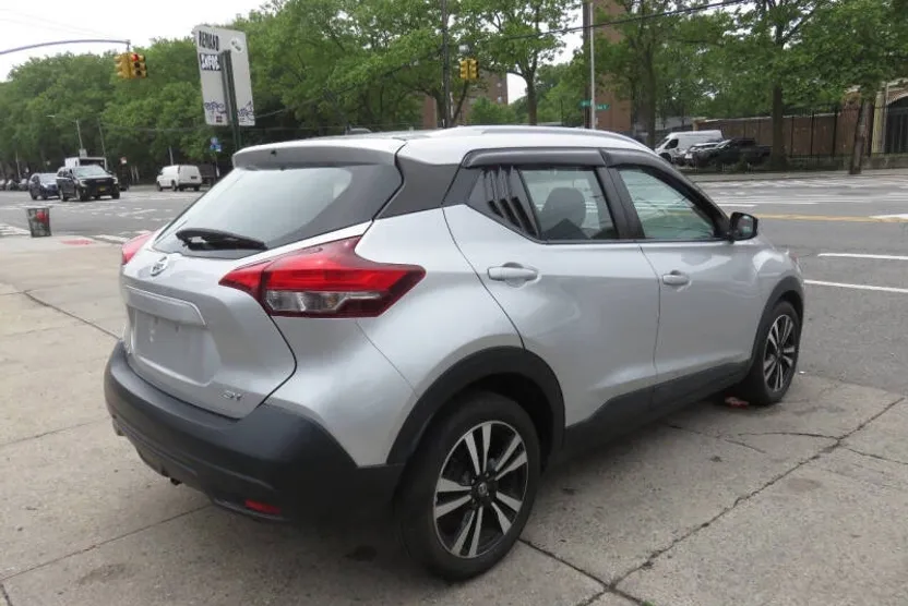 2019 Nissan Kicks SV photo 1