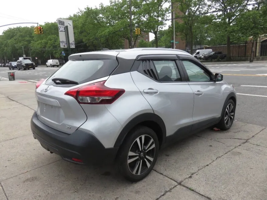 2019 Nissan Kicks SV photo 1