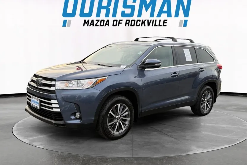 2019 Toyota Highlander SE photo 1