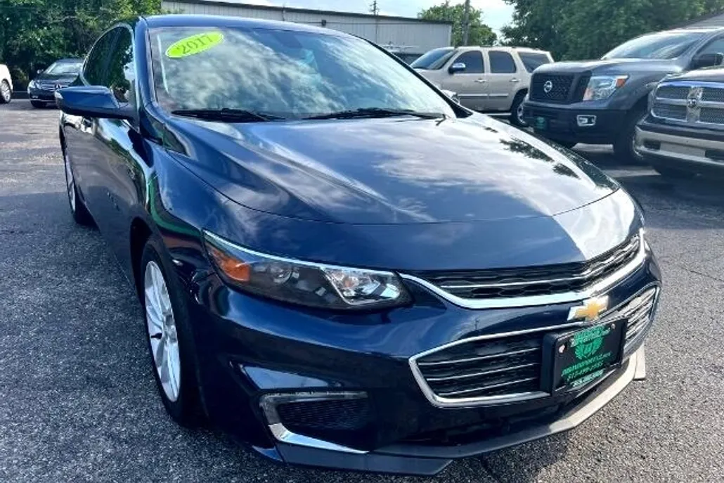 2017 Chevrolet Malibu 1LT photo 1