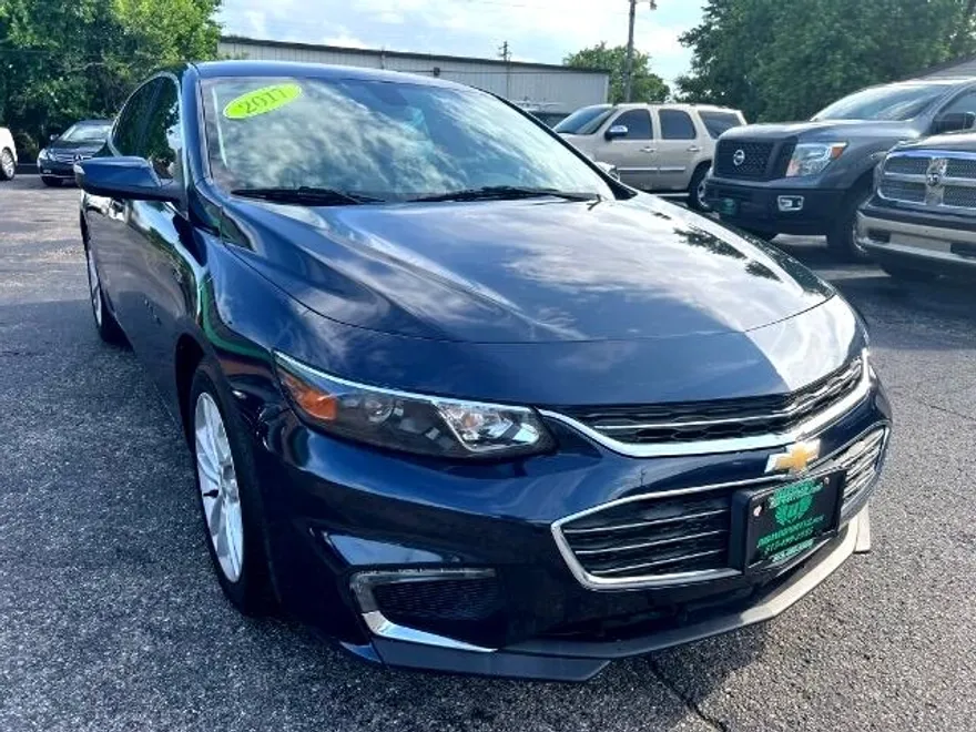 2017 Chevrolet Malibu 1LT photo 1