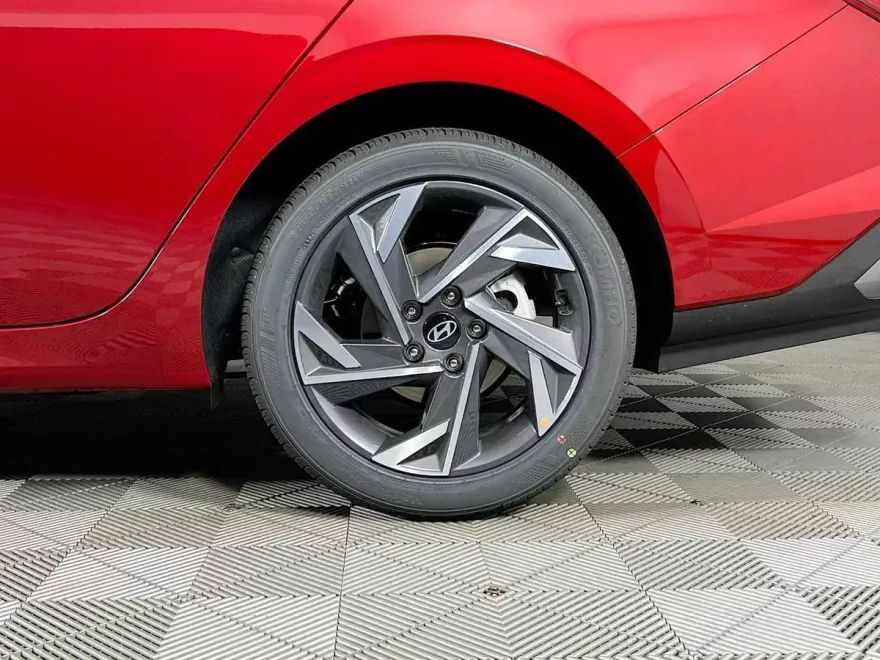 2025 Hyundai Elantra SEL Sport photo 1