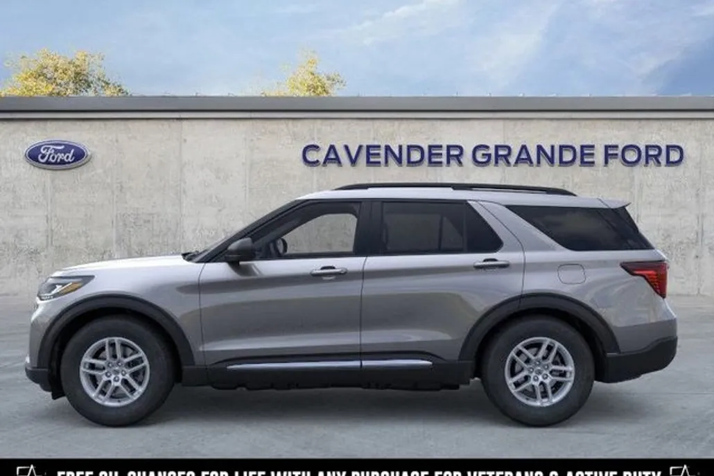 2025 Ford Explorer photo 1