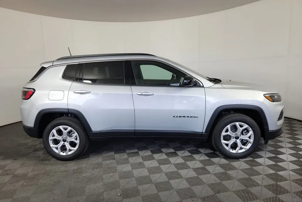 2025 Jeep Compass Latitude photo 1