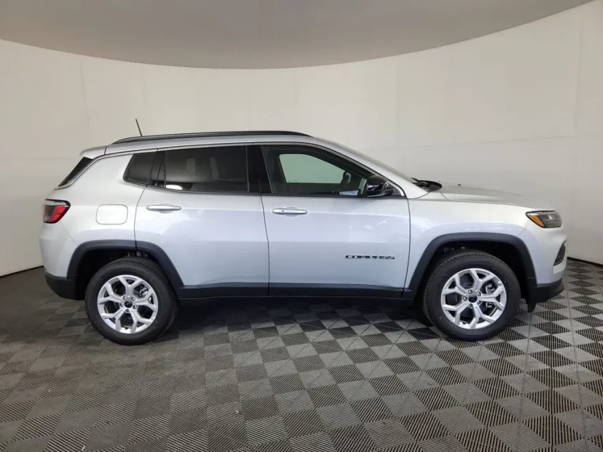 2025 Jeep Compass Latitude photo 1