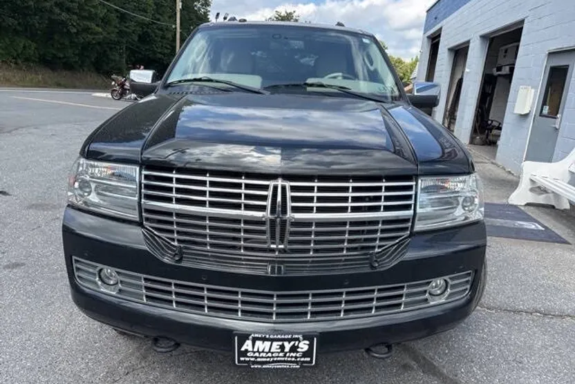2013 Lincoln Navigator Base photo 1
