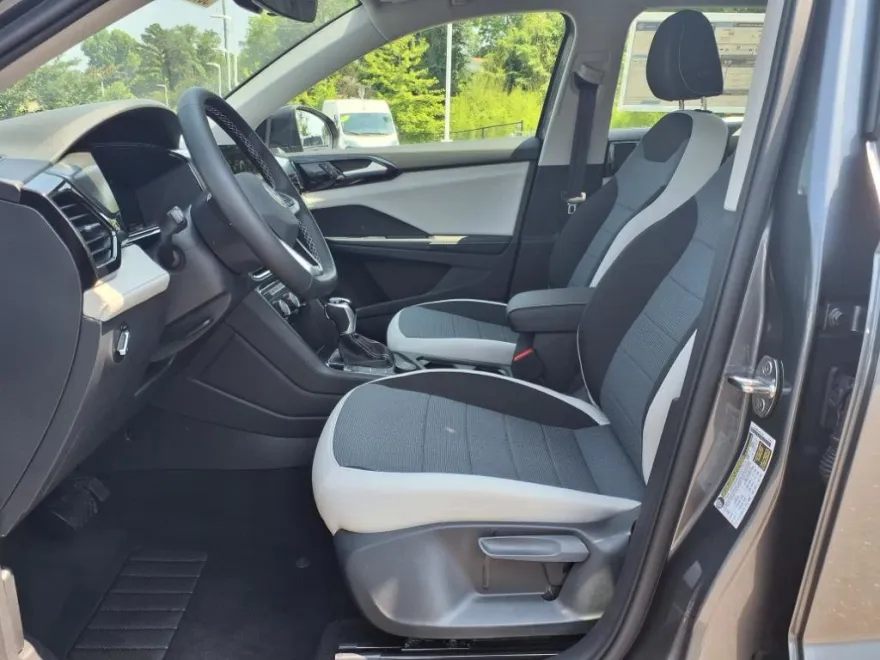 2025 Volkswagen Taos S photo 1