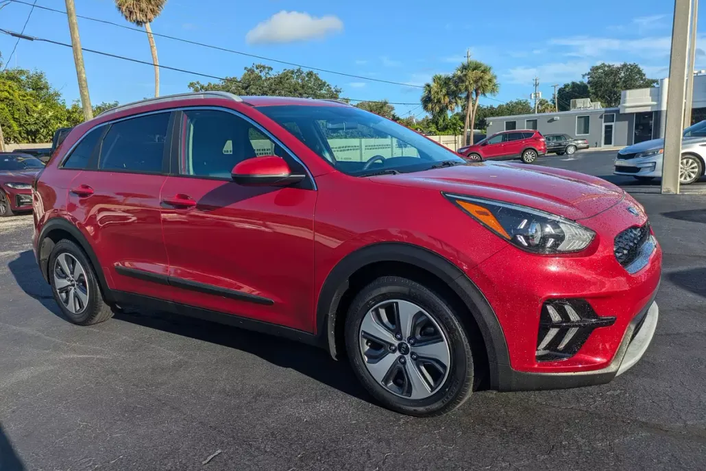 2020 Kia Niro LX photo 1
