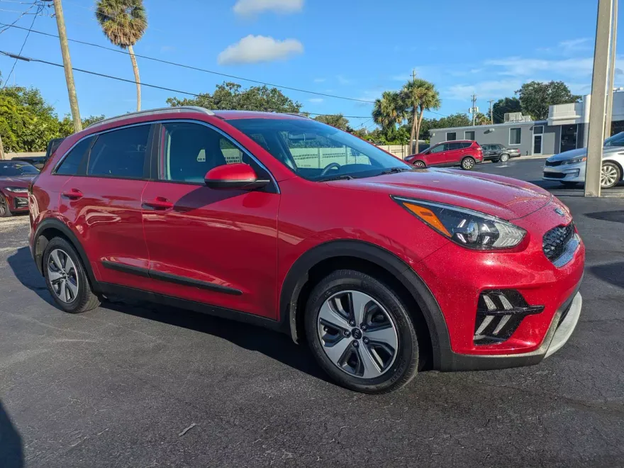 2020 Kia Niro LX photo 1