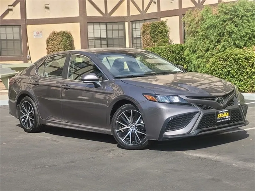 2024 Toyota Camry SE photo 1