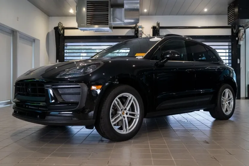 2025 Porsche Macan Base photo 1